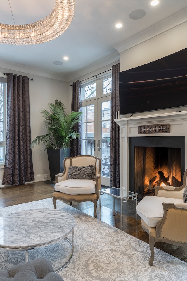 How Navajo rugs are used in modern interior design and decor